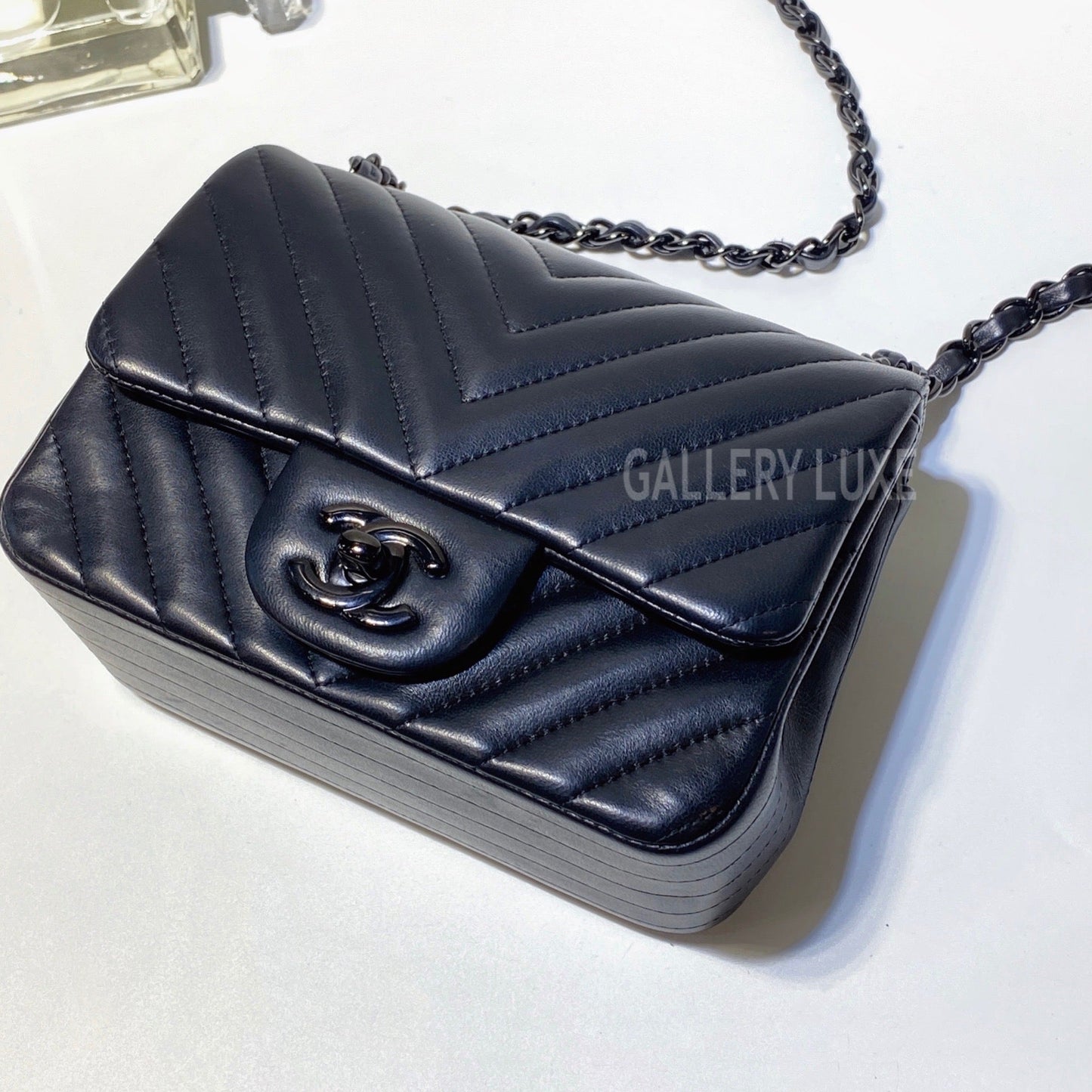 No.3037-Chanel Lambskin Chevron Classic Flap Mini 17cm