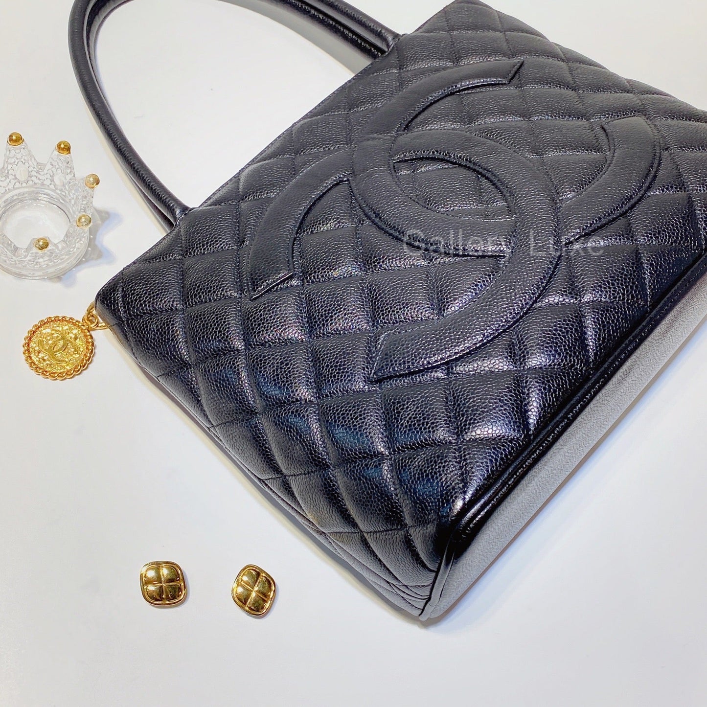 No.2724-Chanel Vintage Caviar Medallion Tote Bag