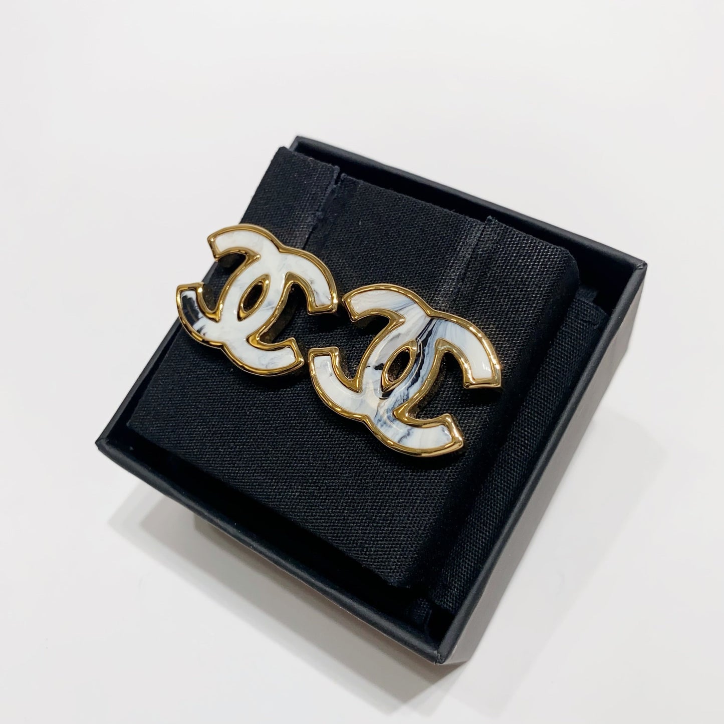 No.4077-Chanel Metal & Marble Coco Mark Earrings (Brand New / 全新貨品)