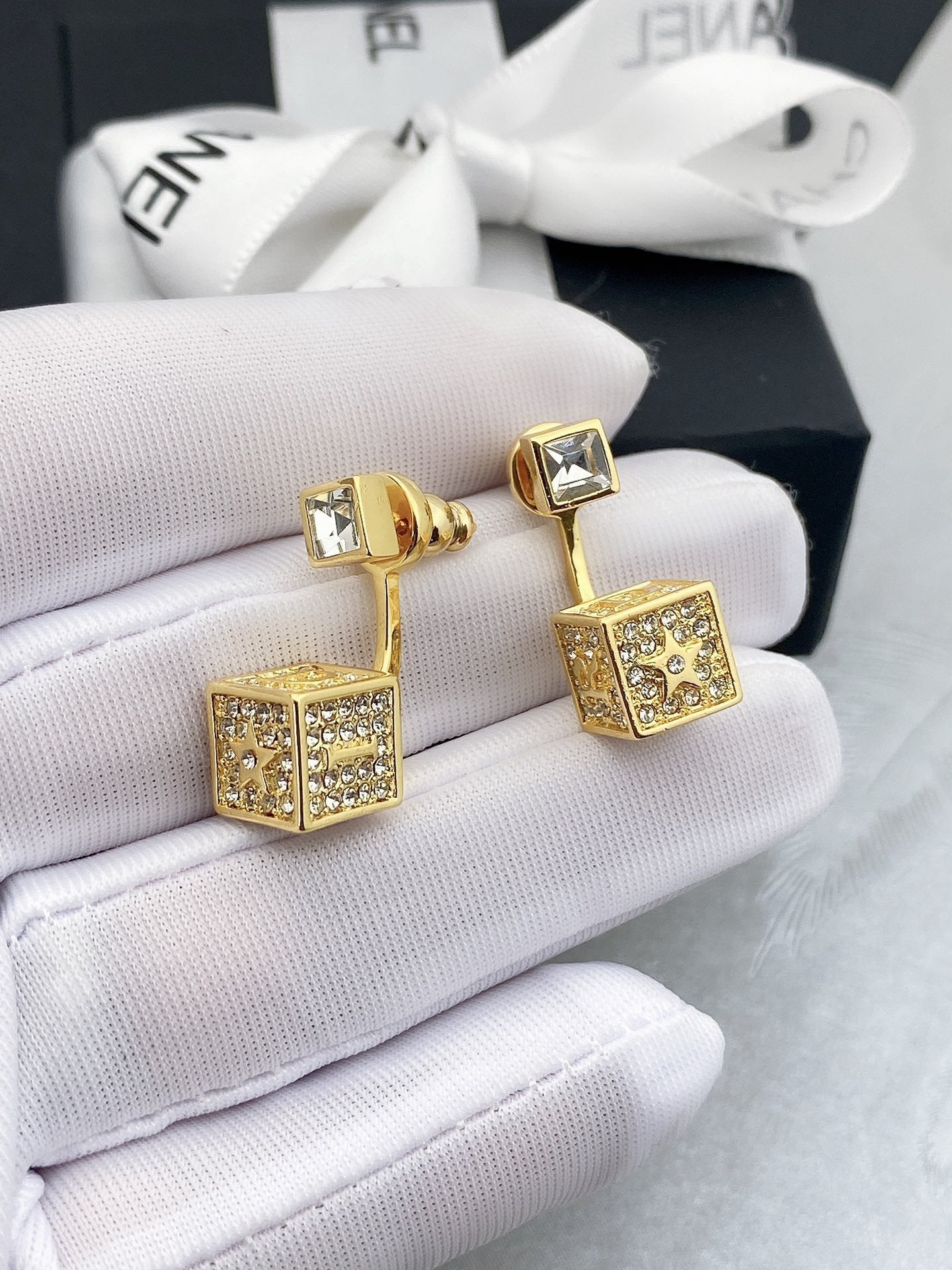 Luxury DiorD-STAR GOLD DIAMOND EARRINGS