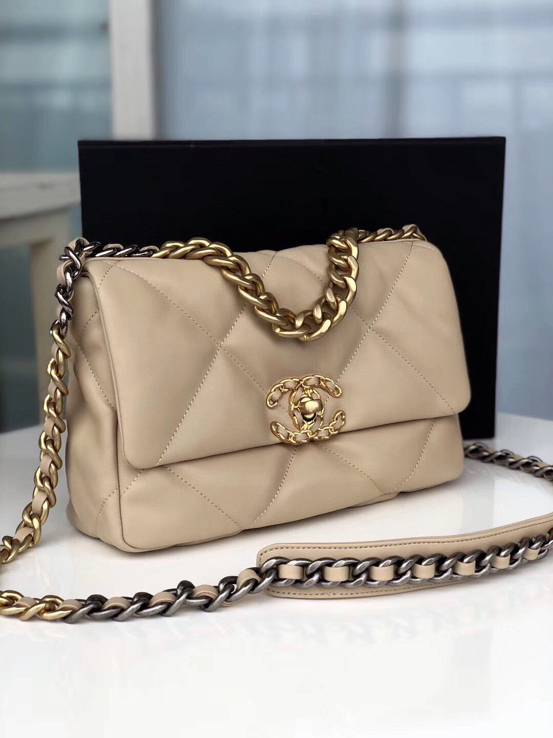 Luxury Chanel 19 FLAP BAG CREAM GOATSKIN GOLD HARDWARE
