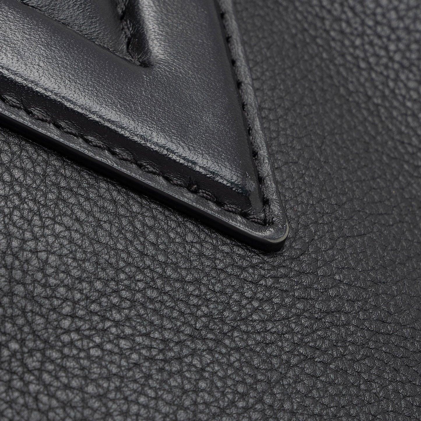 Louis Vuitton Calfskin Tufted Monogram Canvas On My Side MM Tote (SHF-QMhDUi)