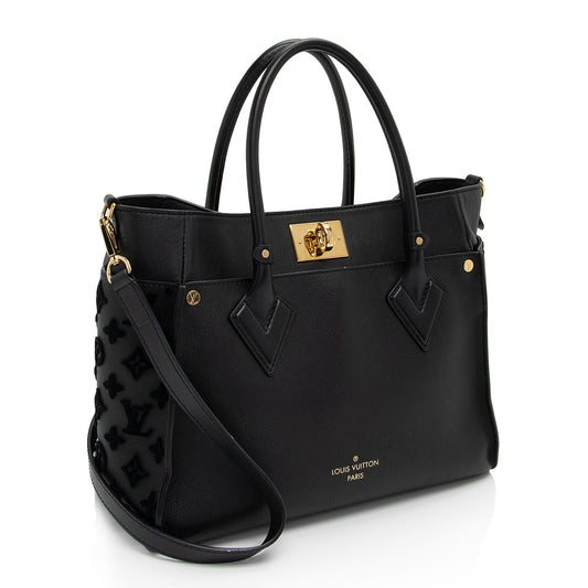 Louis Vuitton Calfskin Tufted Monogram Canvas On My Side MM Tote (SHF-QMhDUi)
