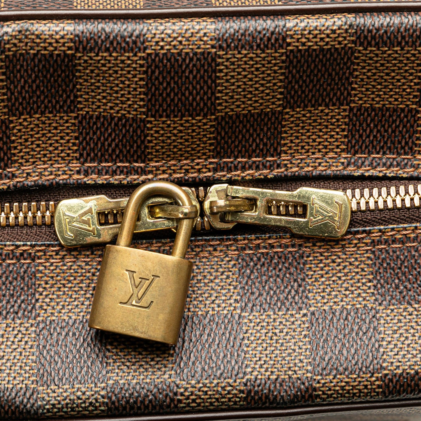 Louis Vuitton Damier Ebene Olav MM (SHG-DN2jmG)