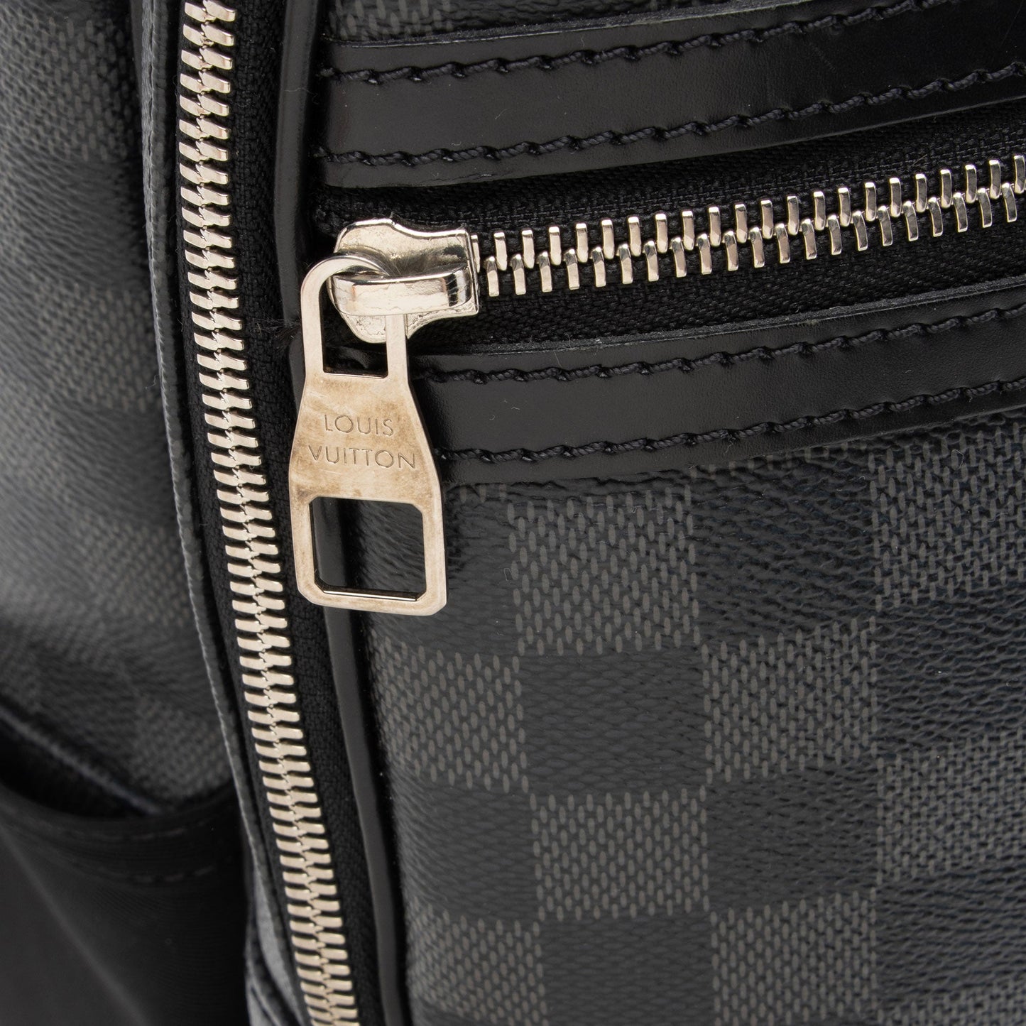 Louis Vuitton Damier Graphite Michael Backpack (SHF-xOritr)