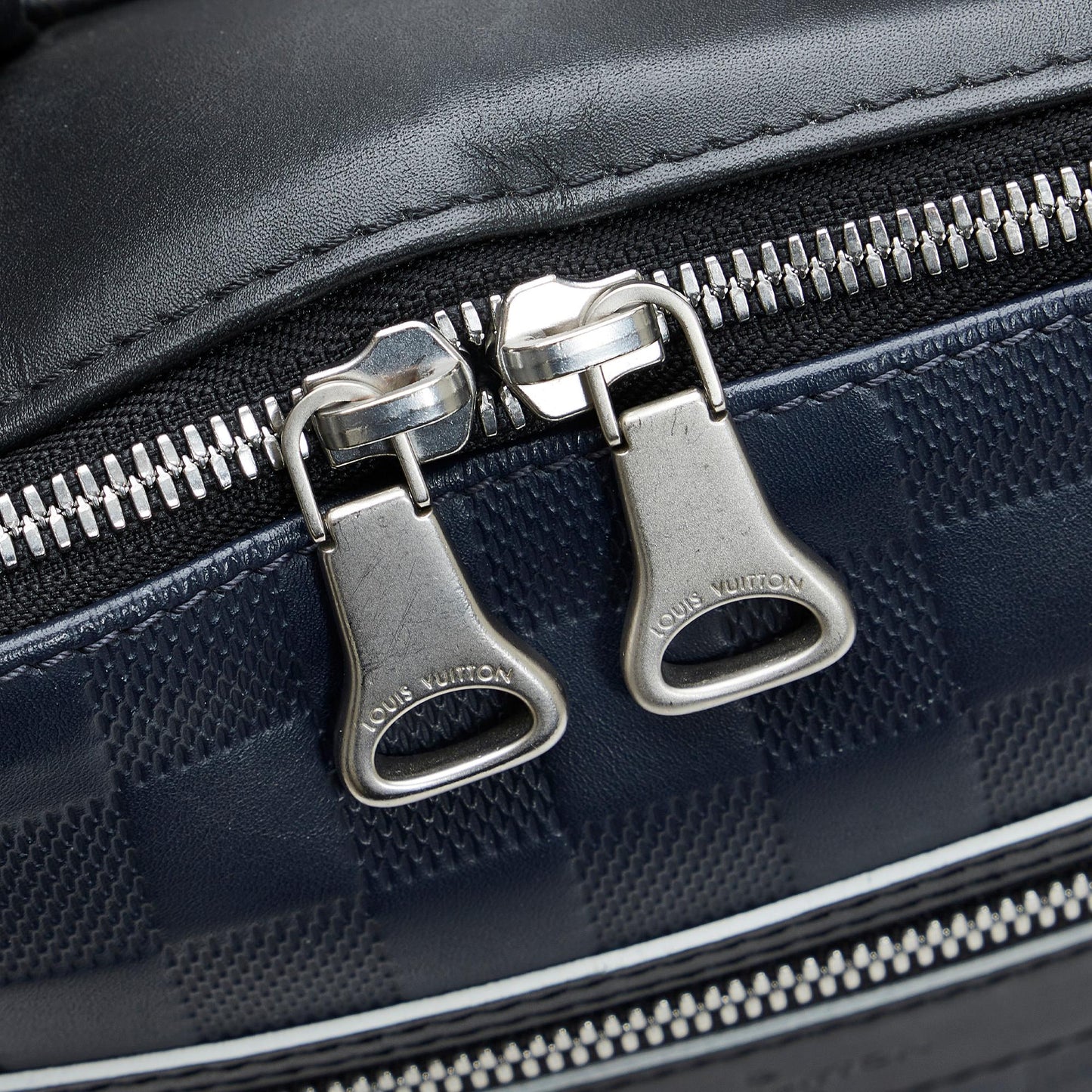 Louis Vuitton Damier Infini Avenue Backpack (SHG-wDP3YN)