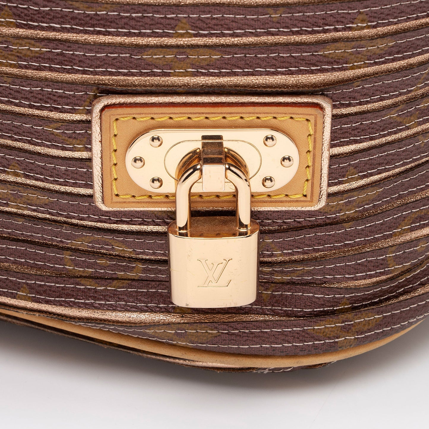Louis Vuitton Limited Edition Monogram Eden Drawstring Satchel (SHF-s9Aun7)