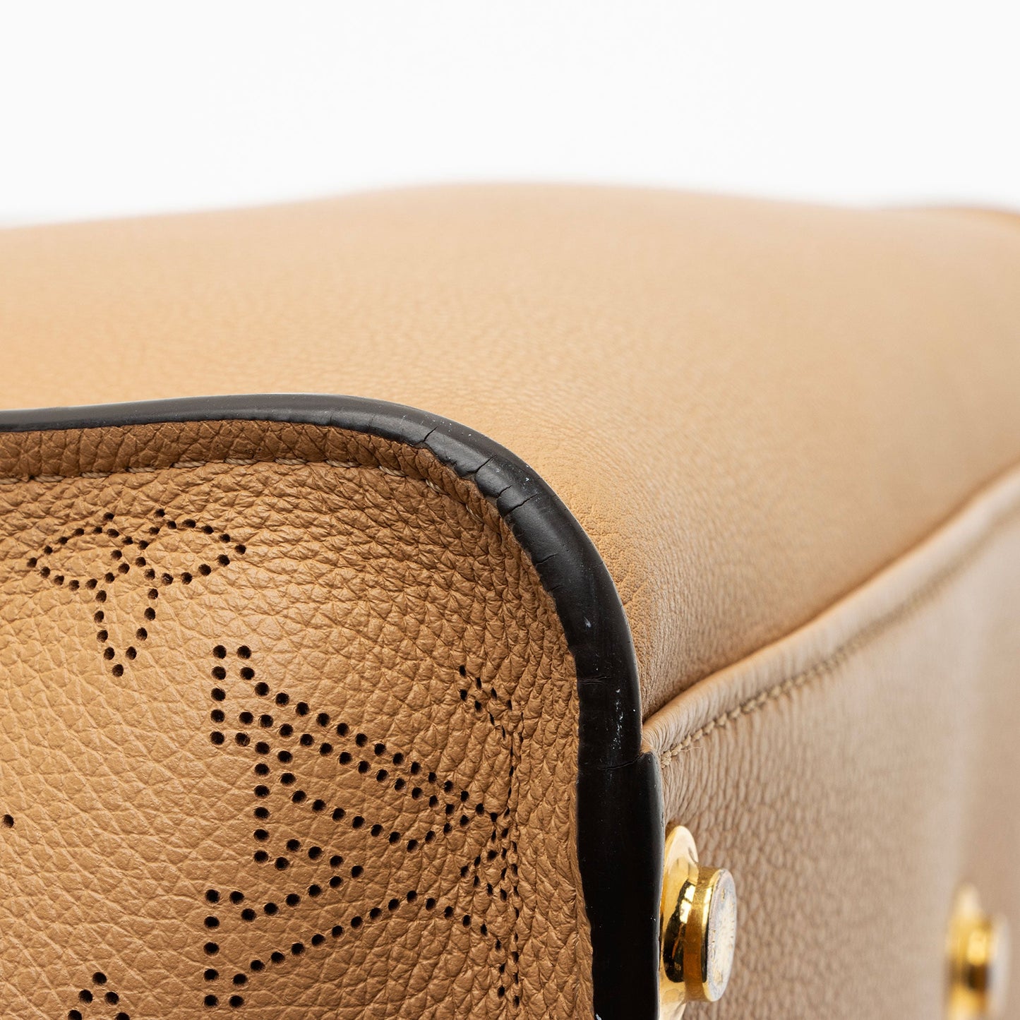 Louis Vuitton Mahina Calfskin On My Side MM Tote (SHF-C4Ei6m)