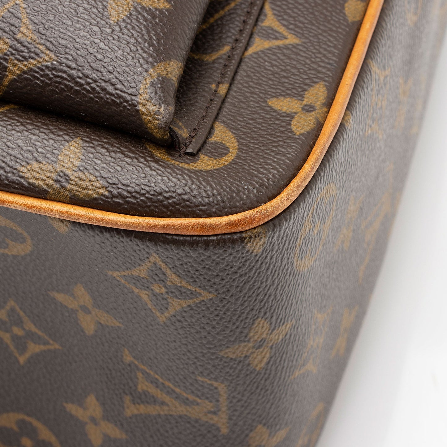 Louis Vuitton Monogram Canvas Multipli-cite Tote (SHF-TdrrjT)