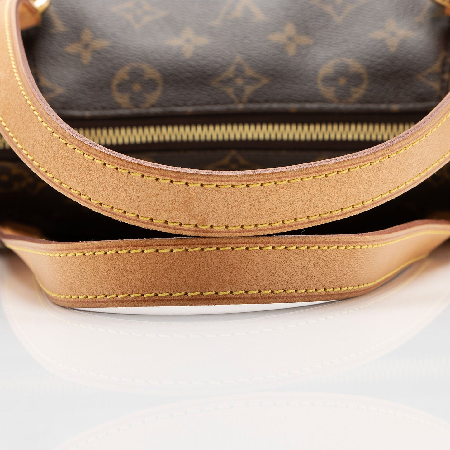 Louis Vuitton Monogram Canvas Totally MM Tote (SHF-I6Ss3e)