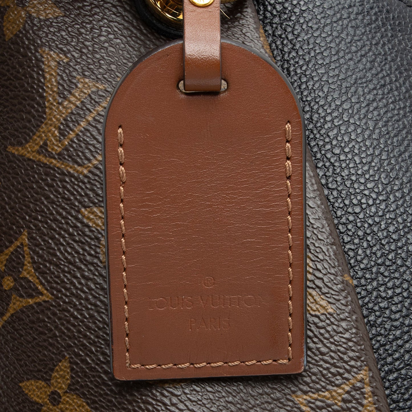 Louis Vuitton Monogram Canvas V Tote BB (SHF-Qq3jnD)