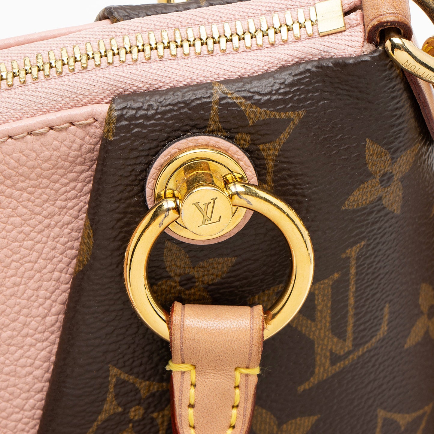 Louis Vuitton Monogram Canvas V Tote BB (SHF-m056eT)