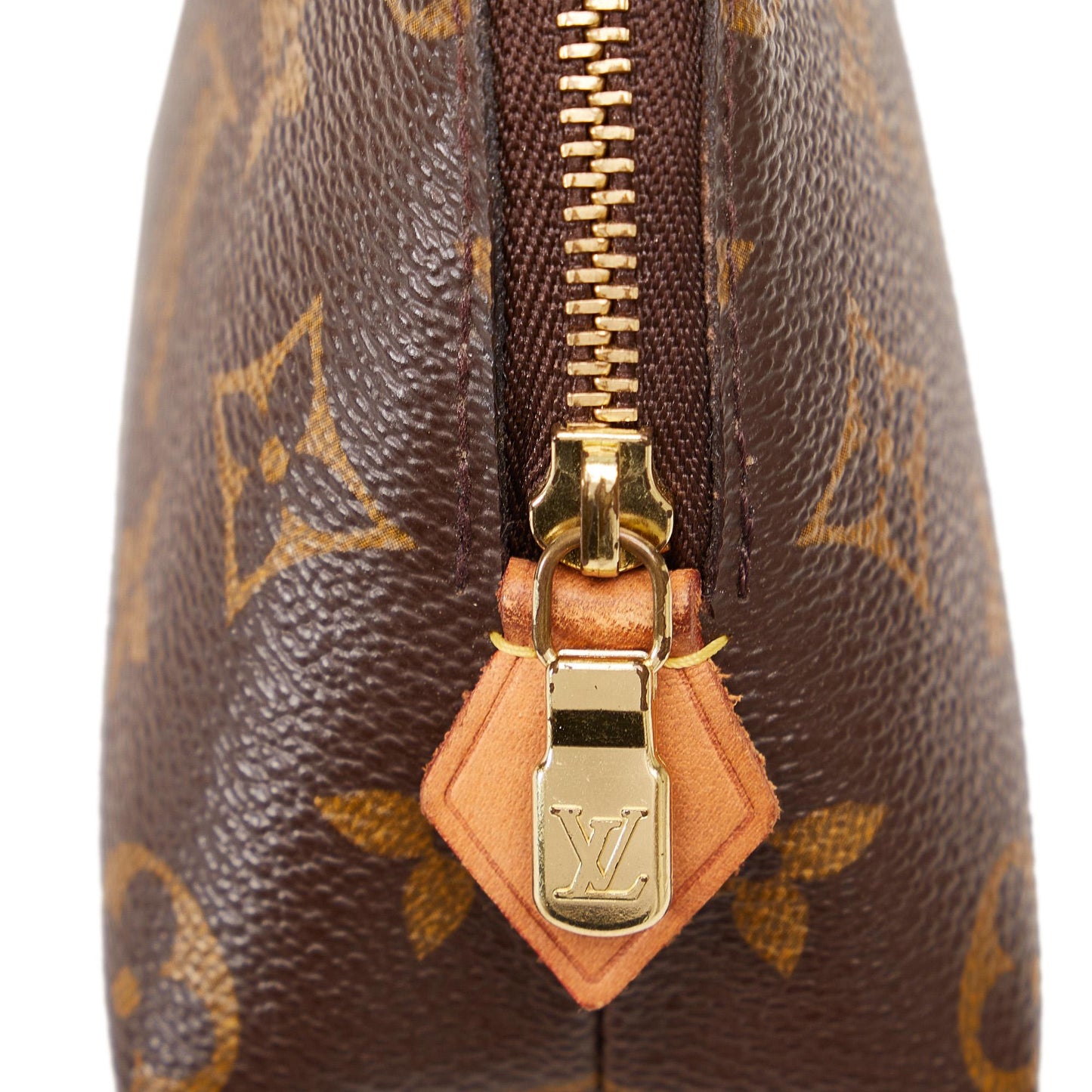 Louis Vuitton Monogram Cosmetic Pouch (SHG-opoaHm)