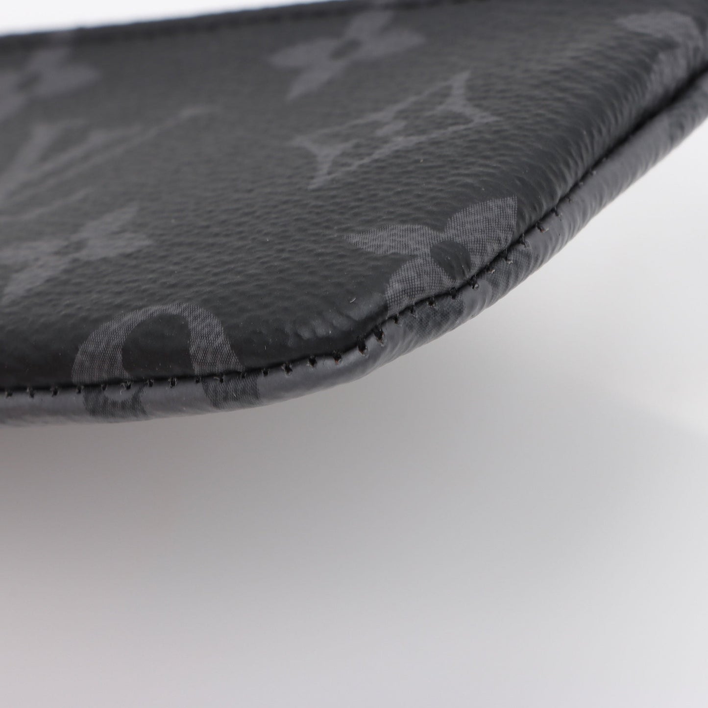 Louis Vuitton Monogram Eclipse Key Pouch (SHF-ql3XTY)