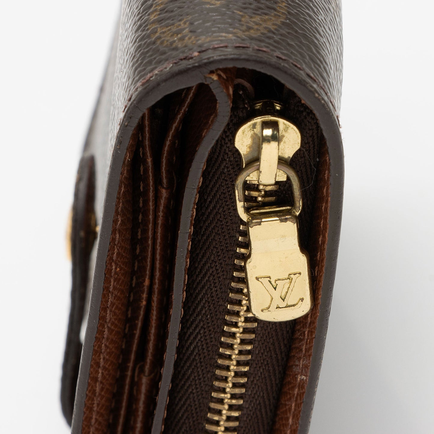 Louis Vuitton Vintage Monogram Canvas Zipped Compact Wallet (SHF-ES5o8c)