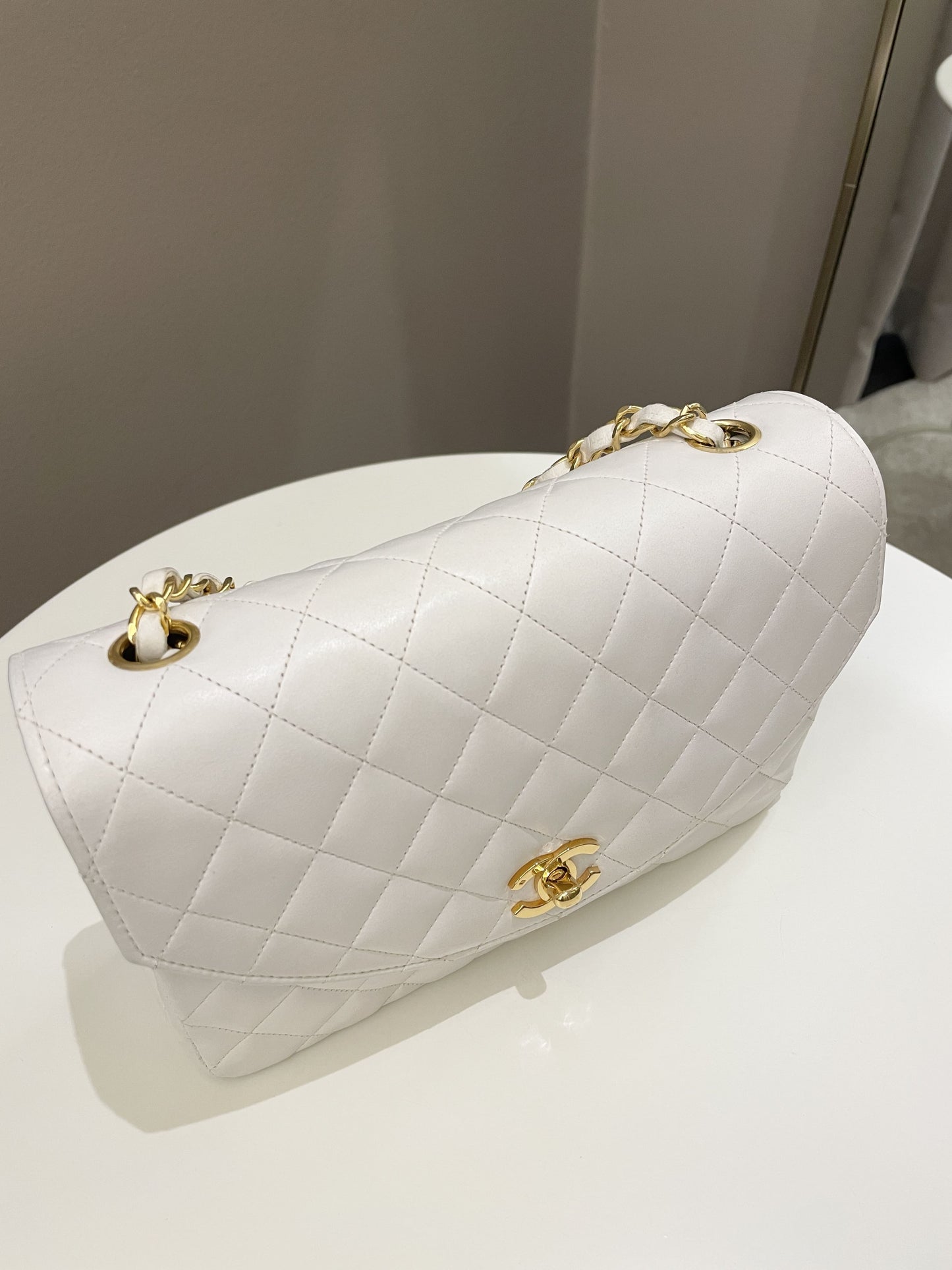 Luxury Chanel Vintage Quilted Flap Bag White Lambskin
