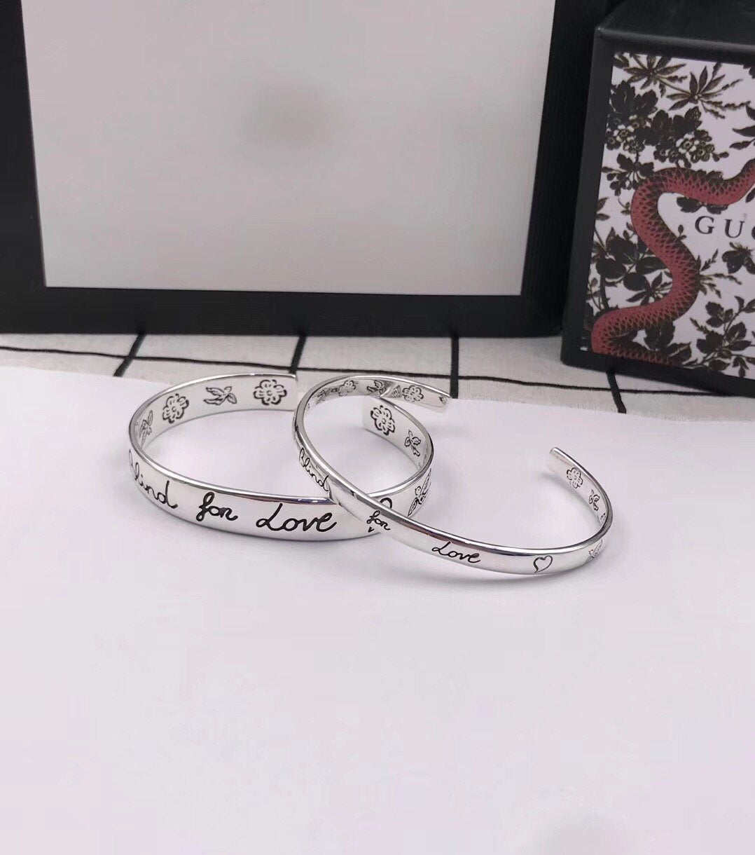Luxury Gucci GG SILVER 'BLIND FOR LOVE' BRACELET