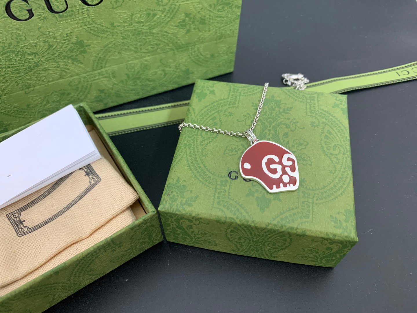 Luxury Gucci GG SKULL RED ENAMEL NECKLACE