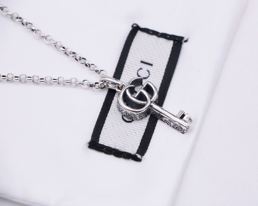 Luxury Gucci GG SILVER DOUBLE G KEY NECKLACE