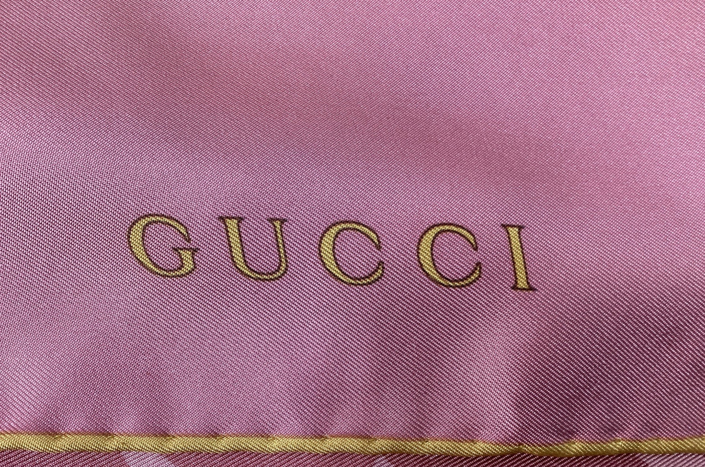 Gucci Chainlink Print Scarf in Pink Silk