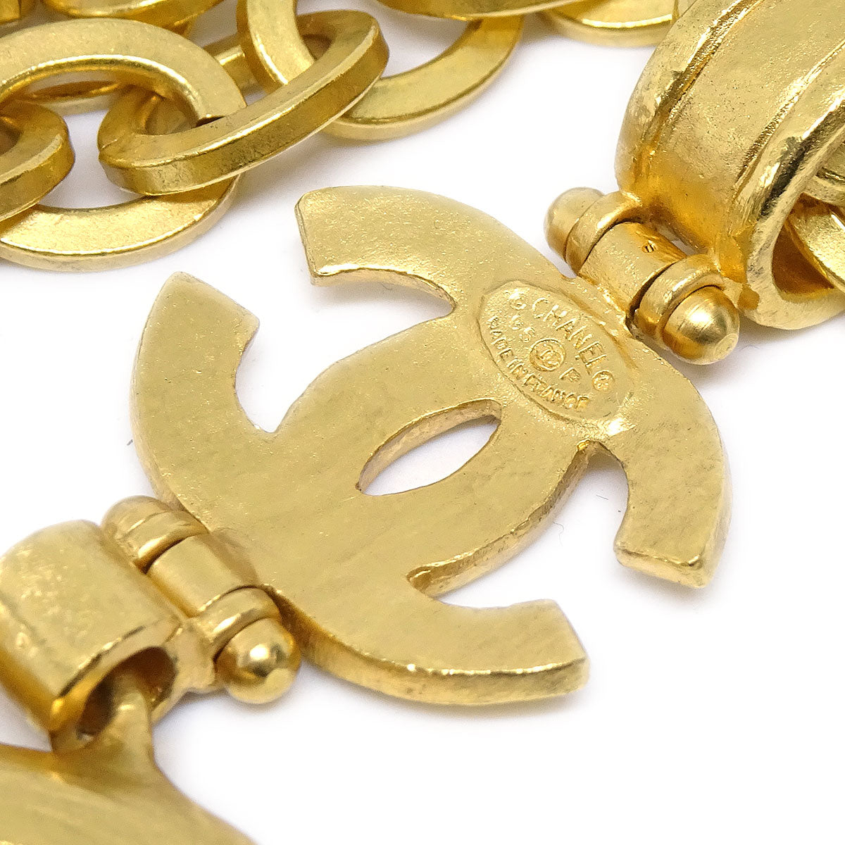 Luxury Chanel 1995 Heart Loupe Gold Chain Necklace
