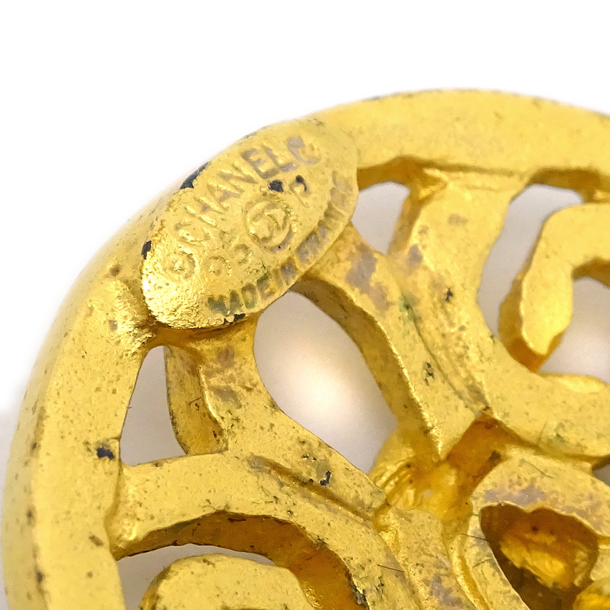Luxury Chanel 1995 Fretwork Paisley Round Earrings Clip-On Gold