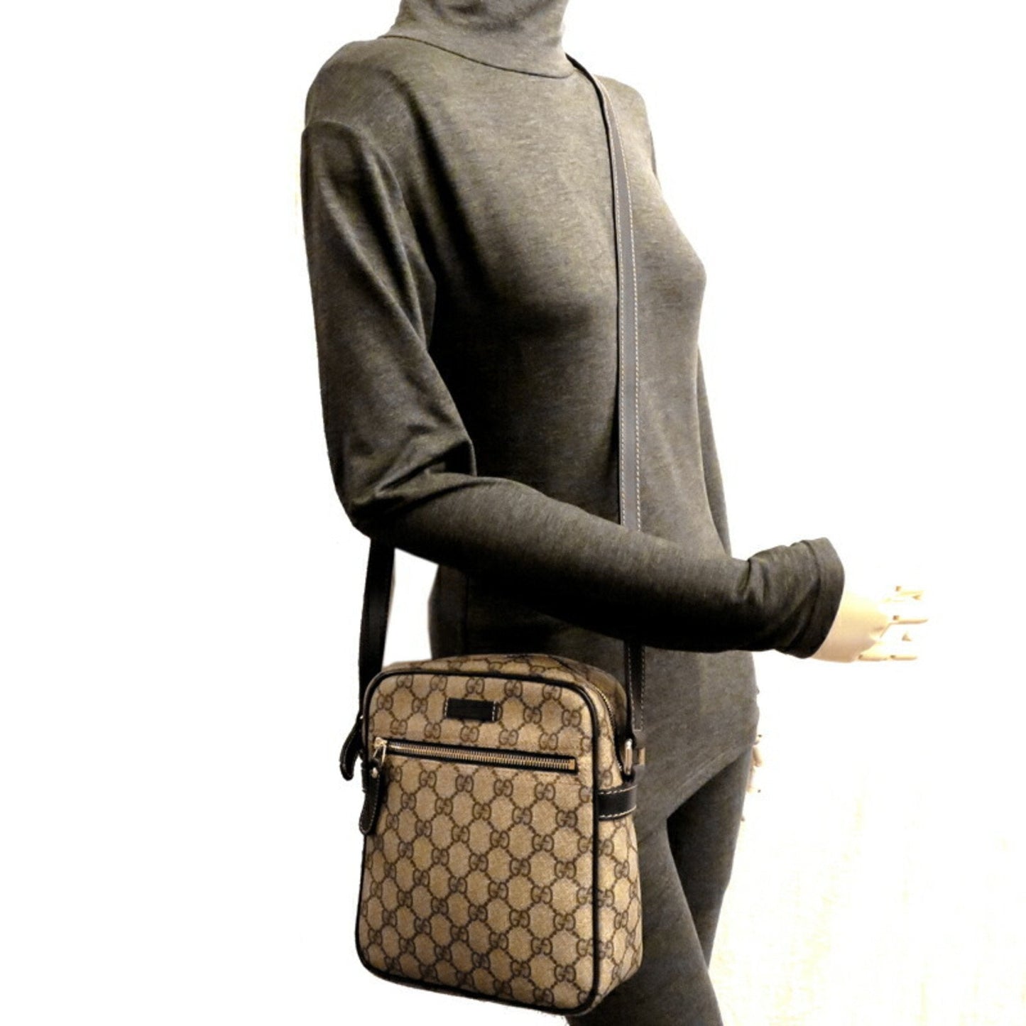 Luxury Gucci Trending 2025 Gg Canvas Canvas Shoulder Bag ()