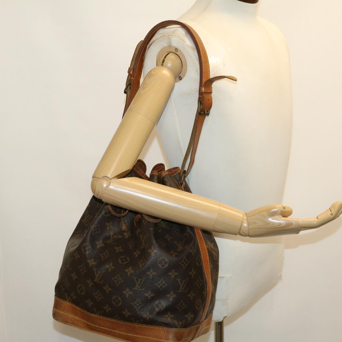 LOUIS VUITTON Monogram Noe Shoulder Bag M42224 LV ac868