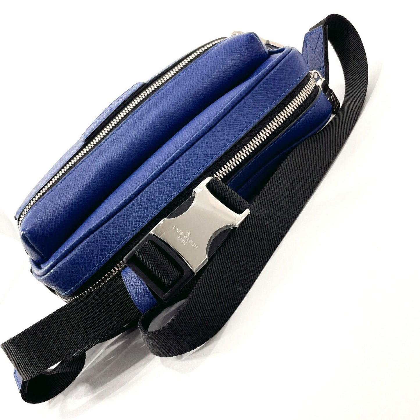 Louis Vuitton Messenger Outdoor Leather Shoulder Bag ()