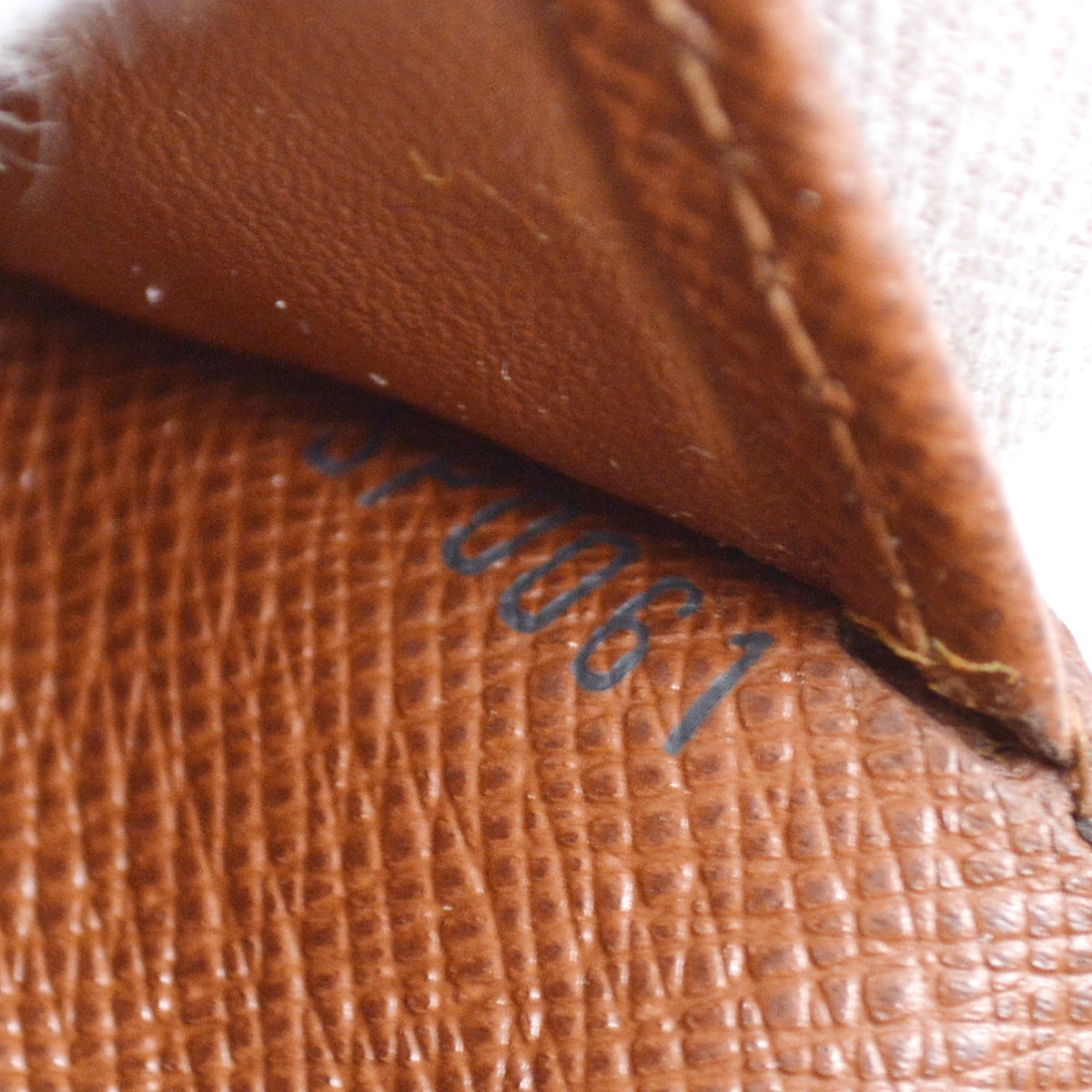 Louis Vuitton 2001 Monogram Porte Tresor Etui Papier M61202