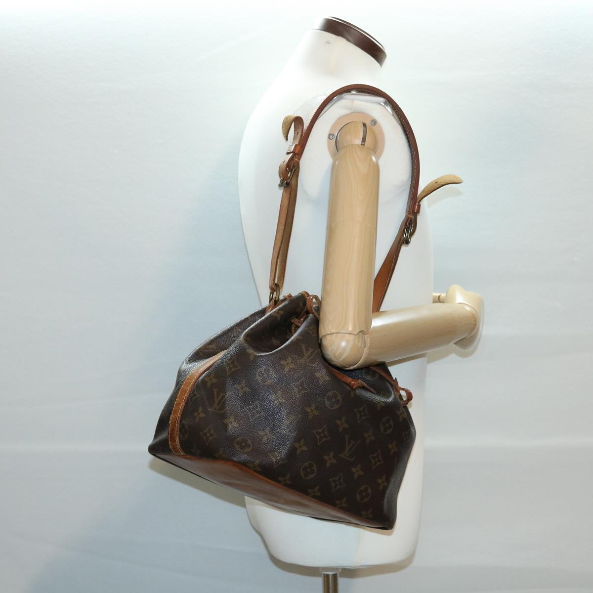 LOUIS VUITTON Monogram Petit Noe Shoulder Bag M42226 LV ai464