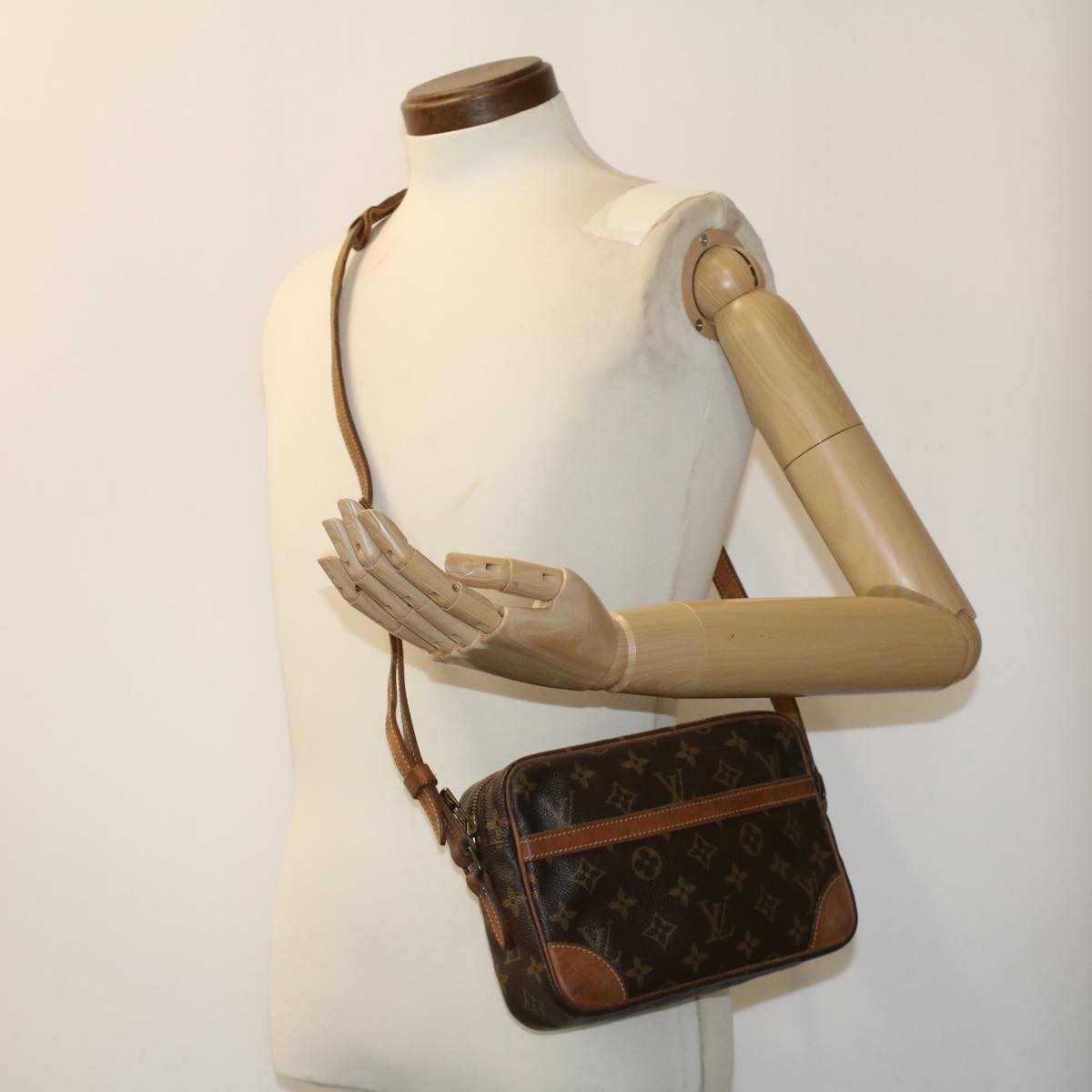 LOUIS VUITTON Monogram Trocadero 23 Shoulder Bag M51276 LV ai530