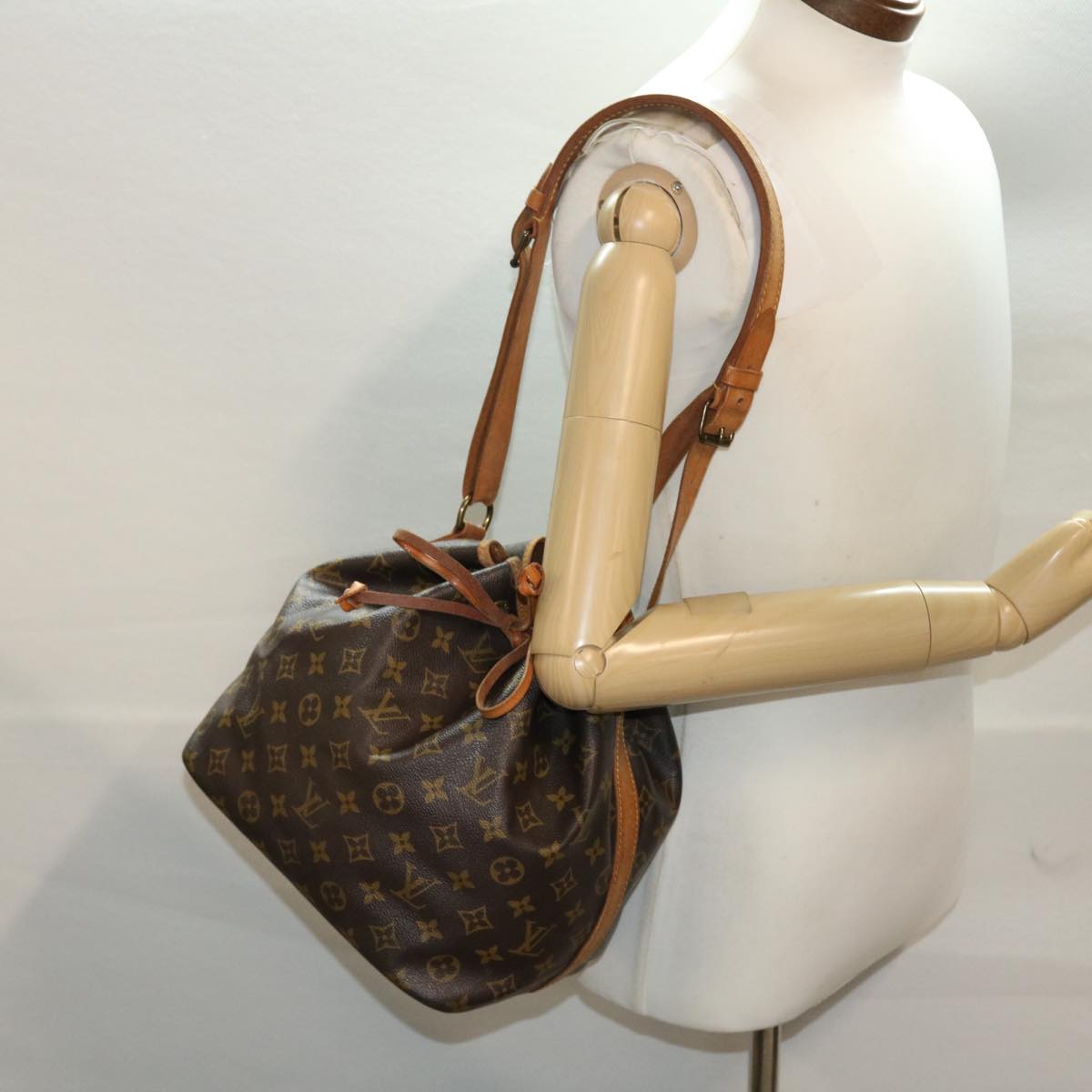 LOUIS VUITTON Monogram Petit Noe Shoulder Bag M42226 LV am4589