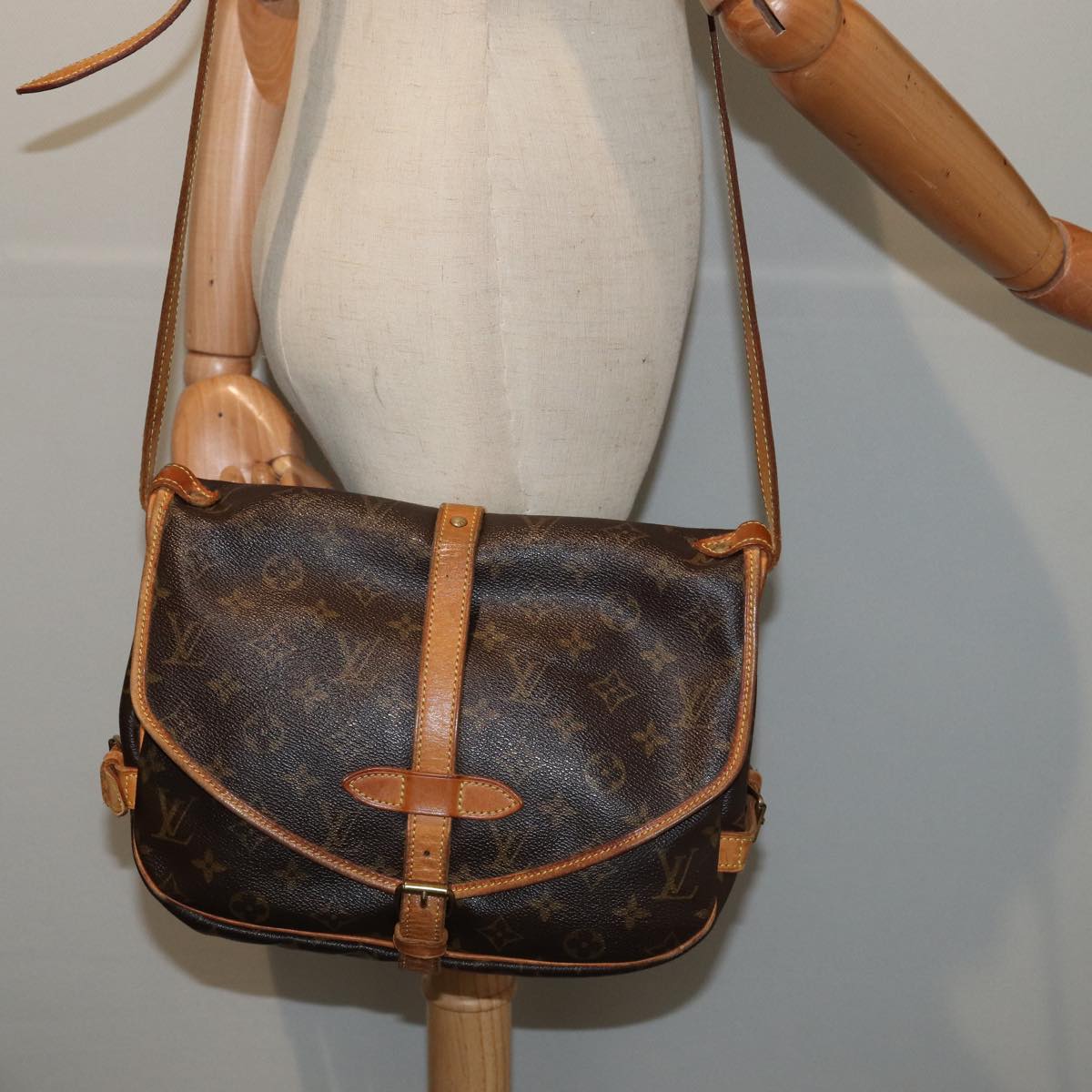 LOUIS VUITTON Monogram Saumur 30 Shoulder Bag M42256 LV ar12049