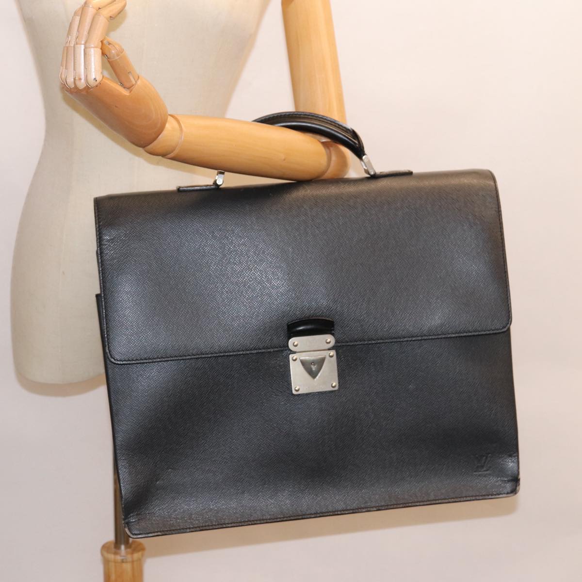 LOUIS VUITTON Taiga Robusto 3 Business Bag Ardoise M31032 LV ar12432