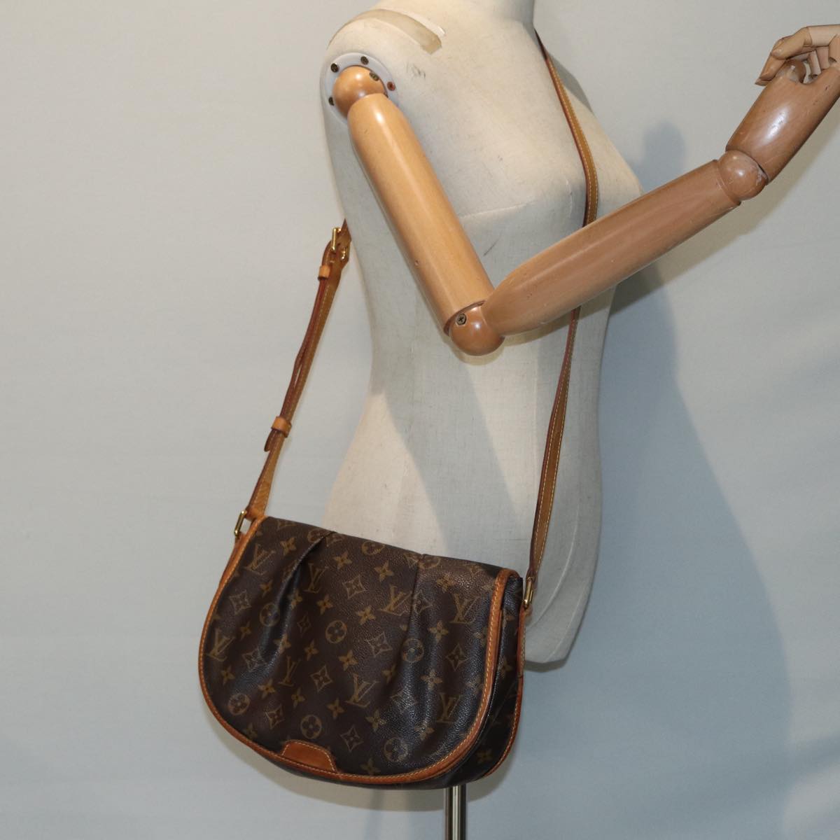 LOUIS VUITTON Monogram Menilmontant PM Shoulder Bag M40474 LV ar12513