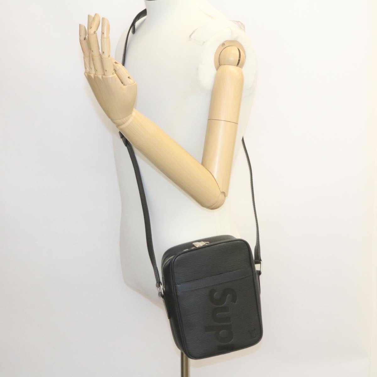 LOUIS VUITTON Supreme Epi Danube Shoulder Bag Black M53431 LV ar5973S