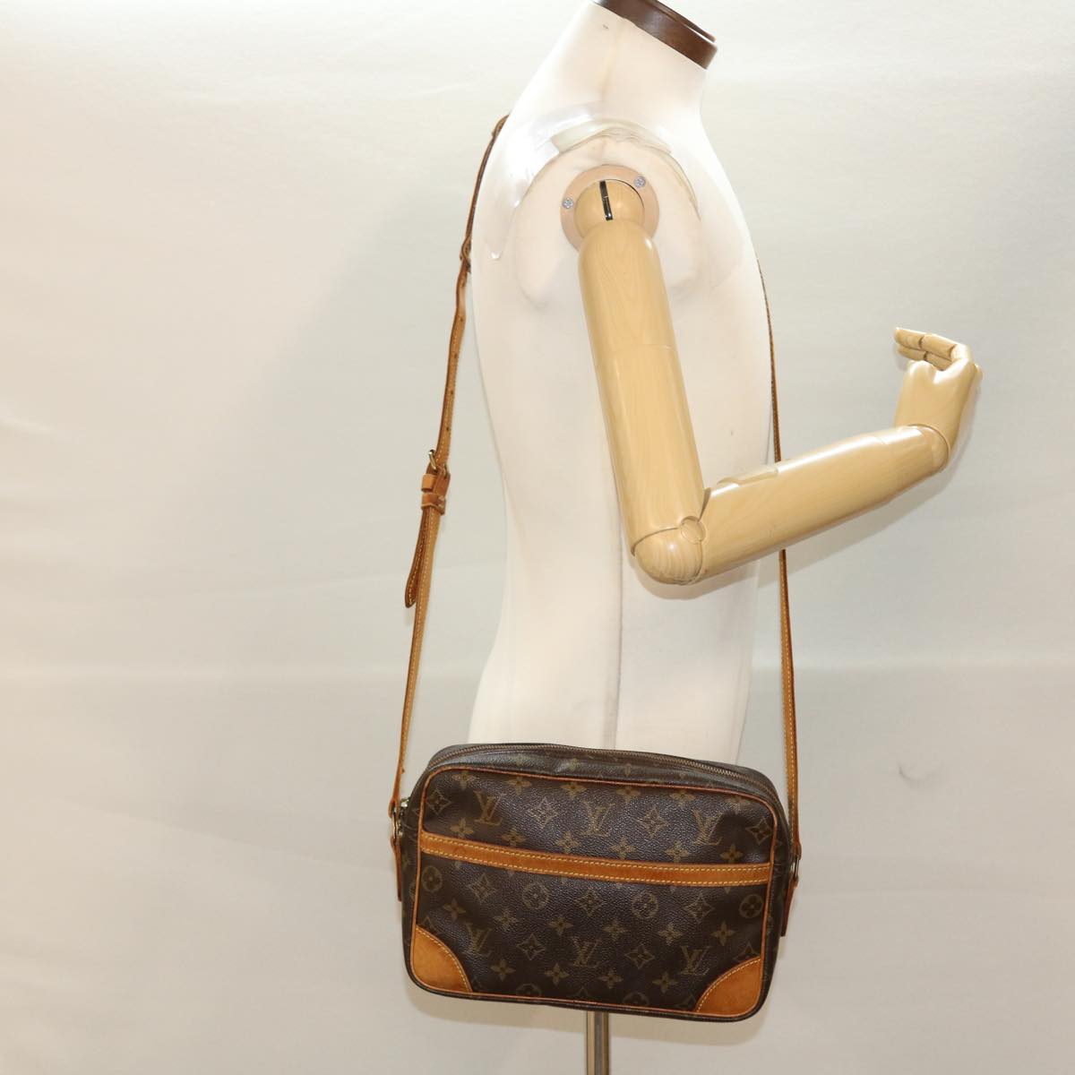 LOUIS VUITTON Monogram Trocadero 27 Shoulder Bag M51274 LV ar9667B