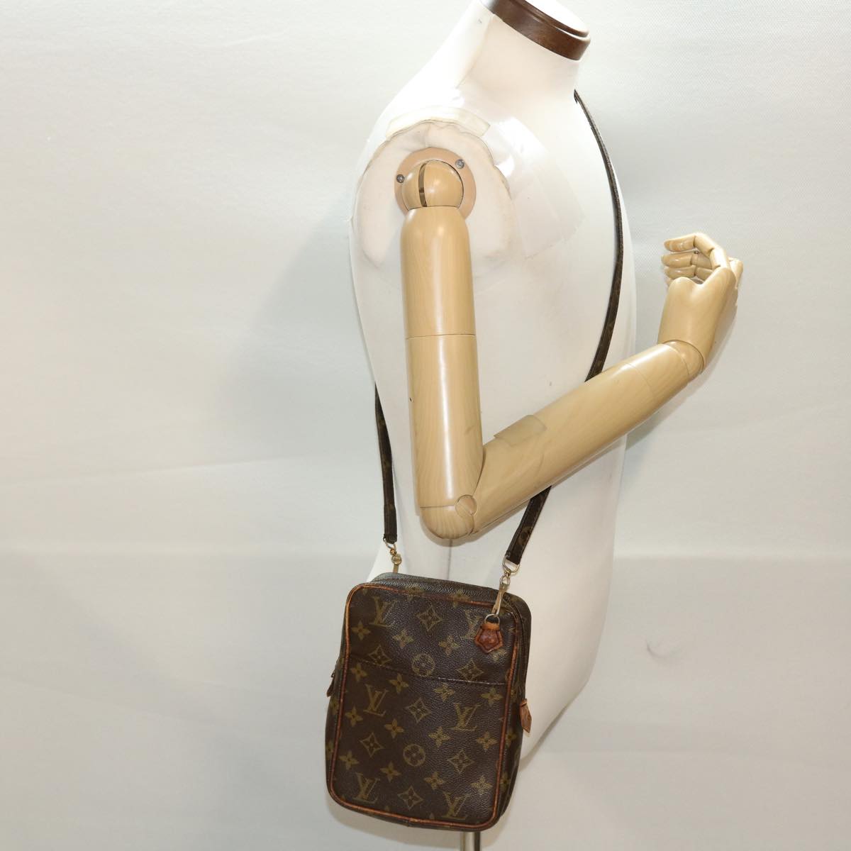 LOUIS VUITTON Monogram Danube Shoulder Bag Vintage M45266 LV ar9739