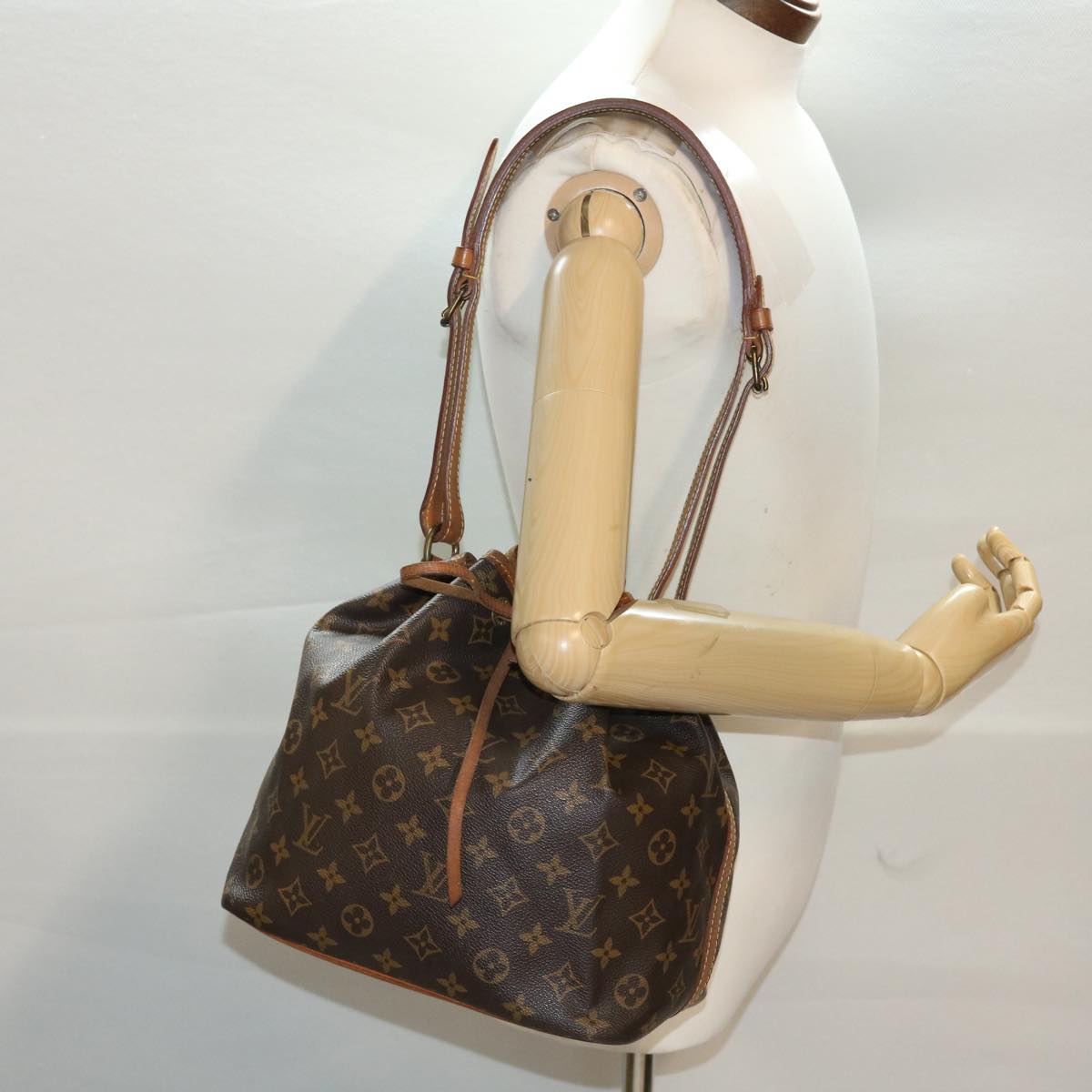 LOUIS VUITTON Monogram Petit Noe Shoulder Bag M42226 LV ar9765