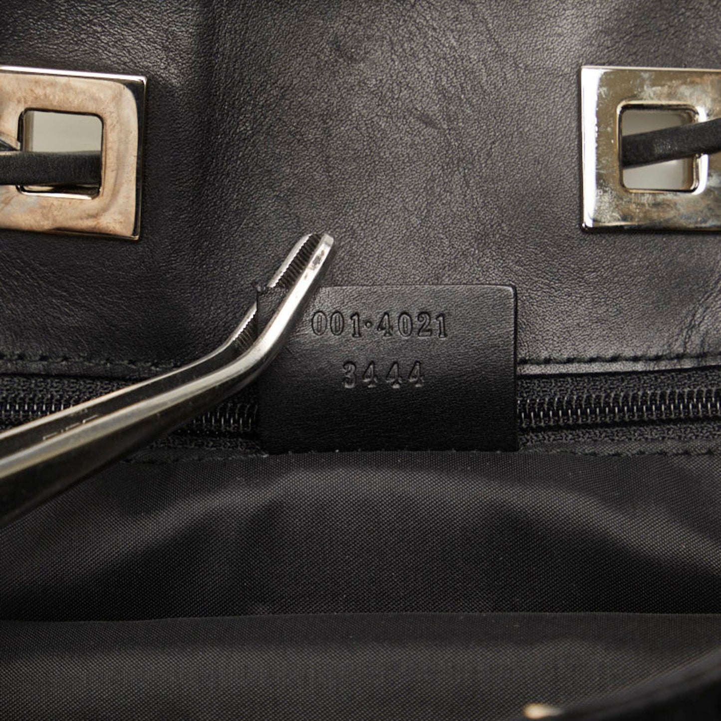 Luxury Gucci Trending 2025 Gg Canvas Canvas Shoulder Bag ()