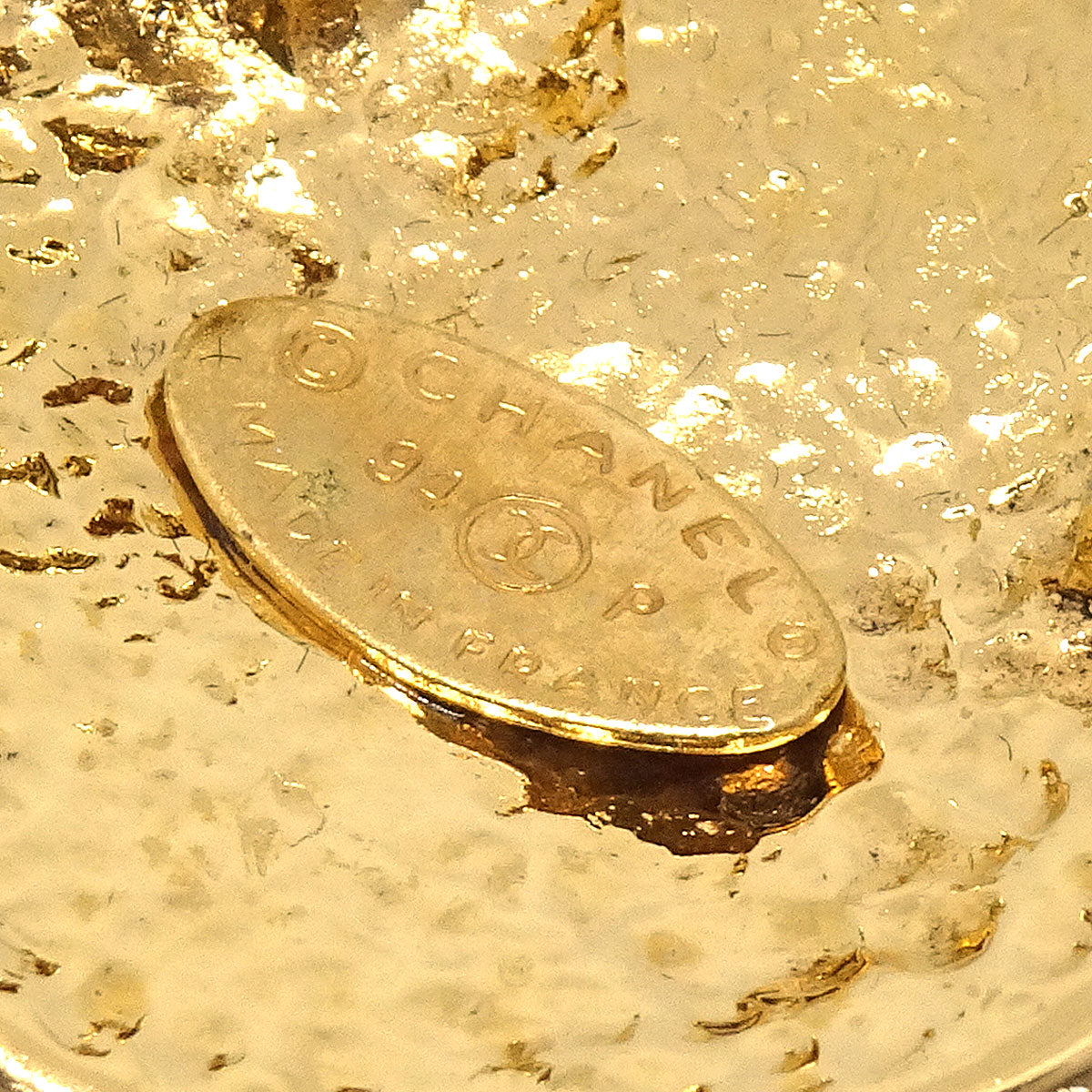 Luxury Chanel 1994 CC Round Brooch Pin Gold Small