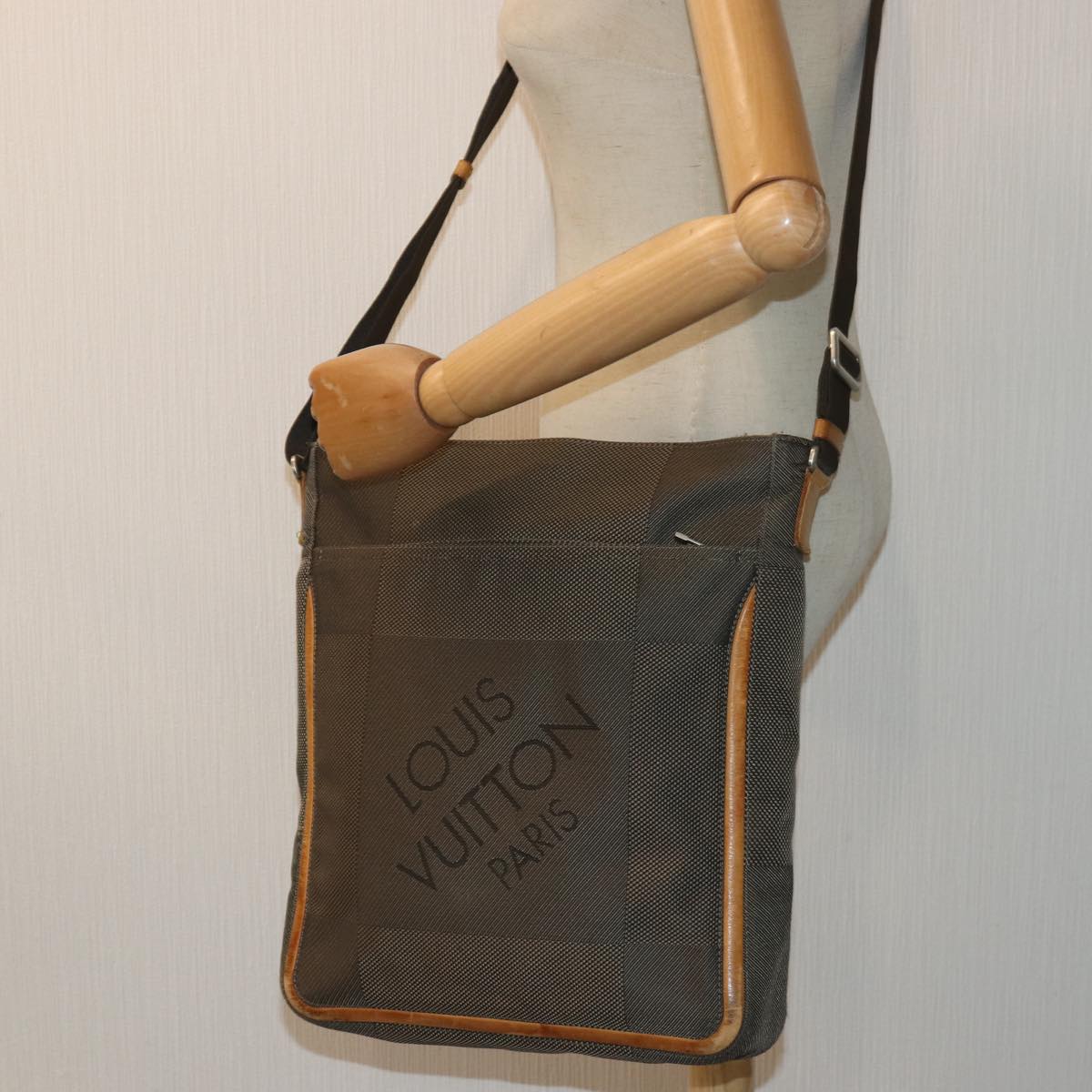 LOUIS VUITTON Damier Geant Compignon Messenger bag Khaki M93045 LV bs16296