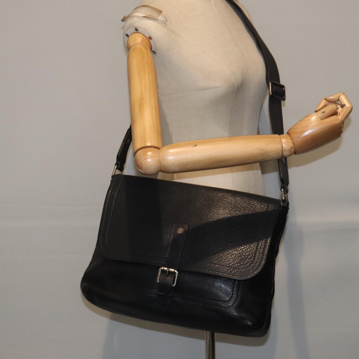 LOUIS VUITTON Utah Ohama Shoulder Bag Leather Black Silver LV bs17487