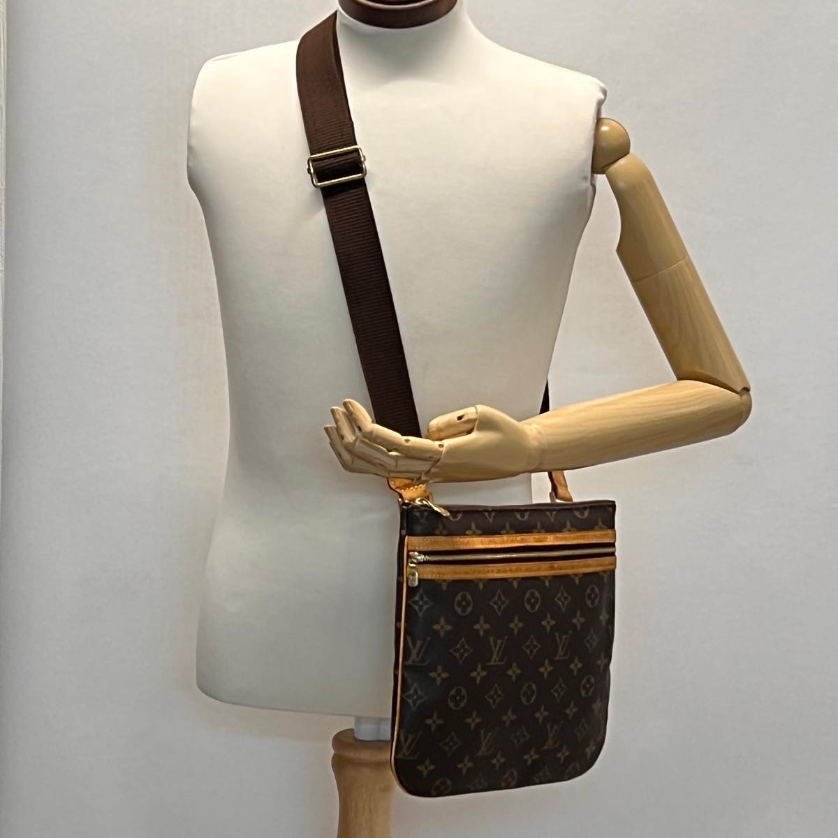 LOUIS VUITTON Monogram Pochette Bosphore Shoulder Bag M40044 LV bs2655