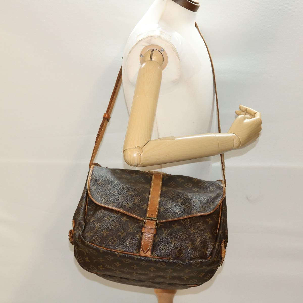 LOUIS VUITTON Monogram Saumur 35 Shoulder Bag M42254 LV bs5936