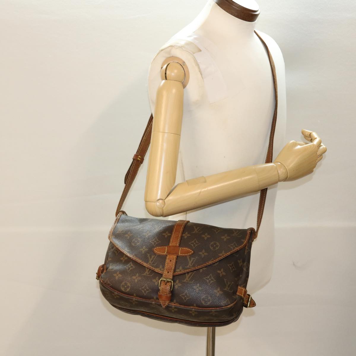 LOUIS VUITTON Monogram Saumur 30 Shoulder Bag M42256 LV bs6246