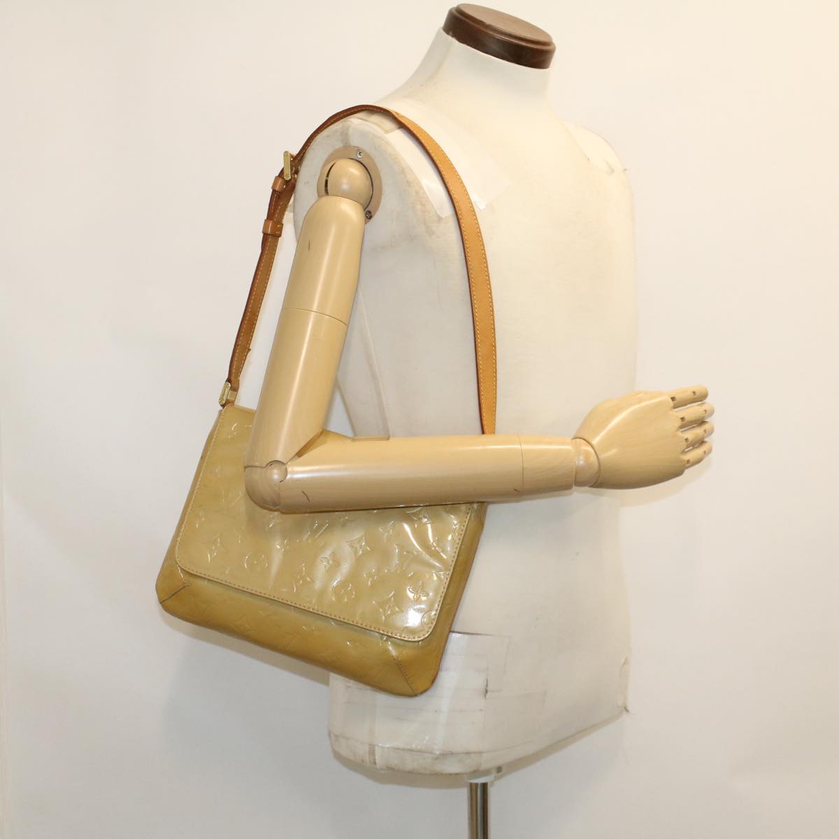 LOUIS VUITTON Monogram Vernis Thompson Street Bag Beige M91301 LV bs6341