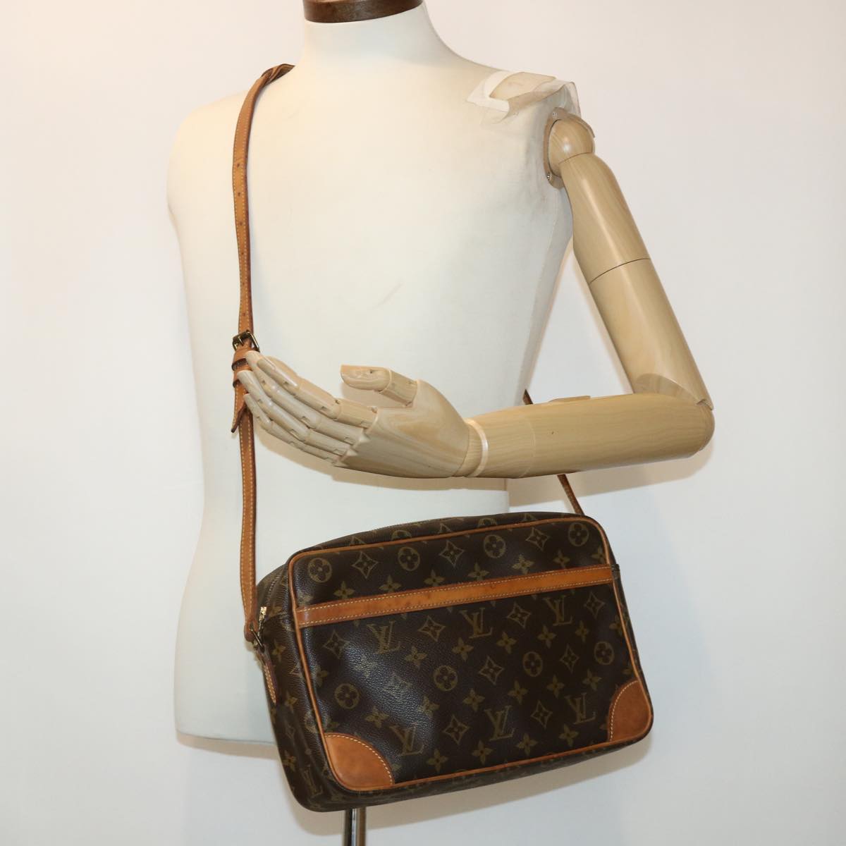 LOUIS VUITTON Monogram Trocadero 30 Shoulder Bag M51272 LV bs6480