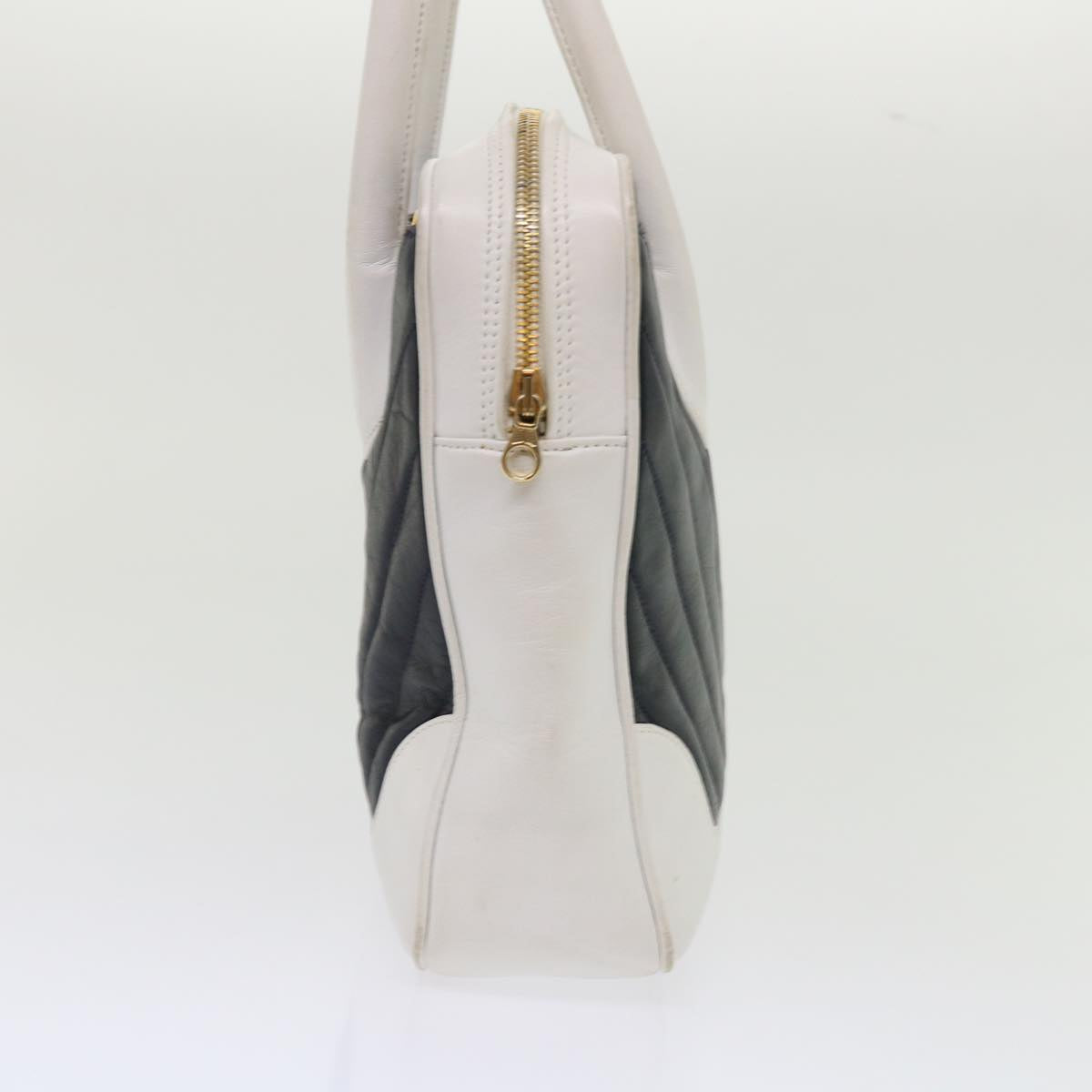 Luxury Chanel V Stitch Hand Bag Lamb Skin White Black CC bs6661